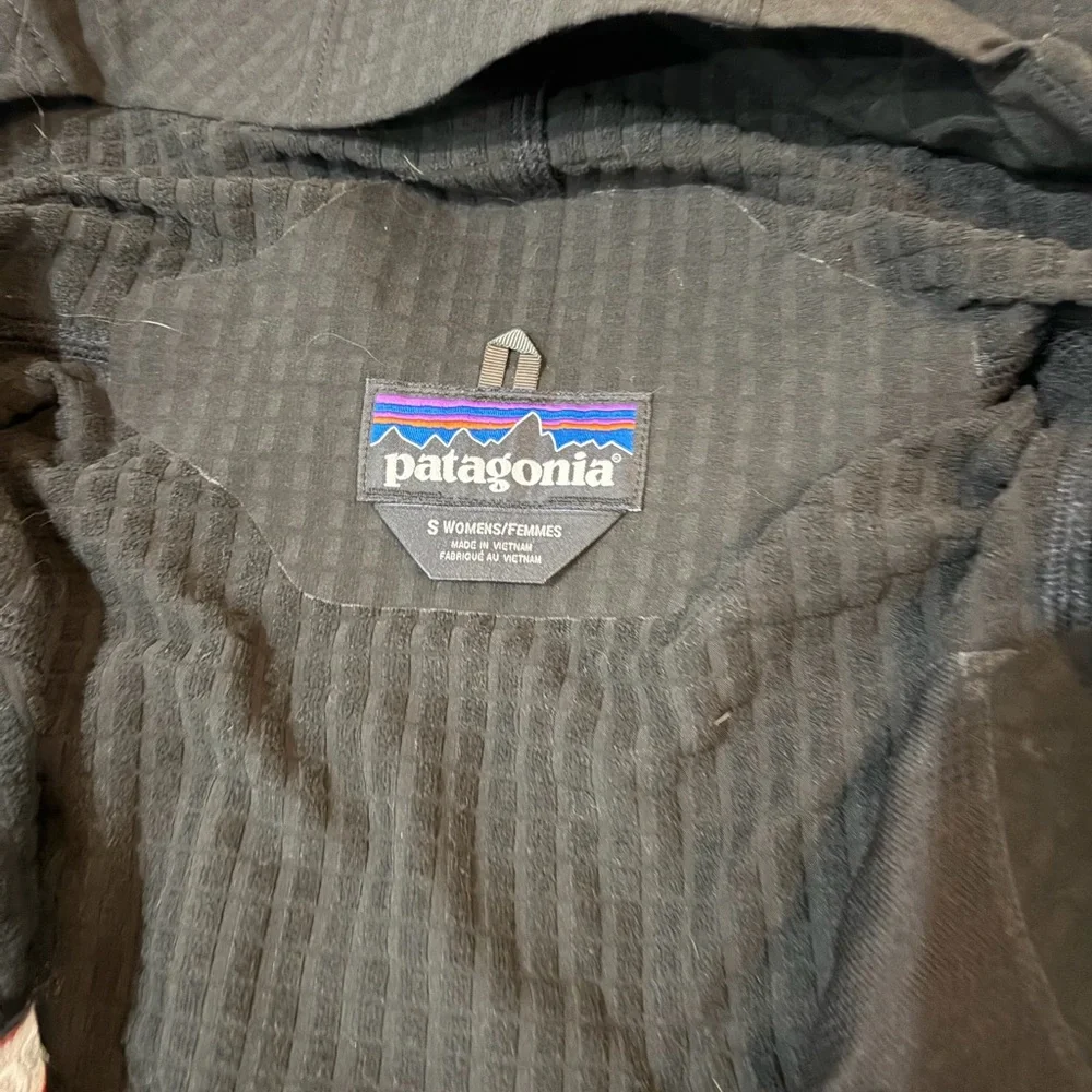 Patagonia W's R1 TechFace Hoodie - Picture 4 of 4